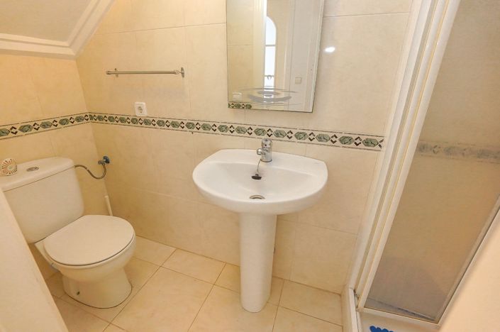 Image No.12-3 Bed Townhouse for sale