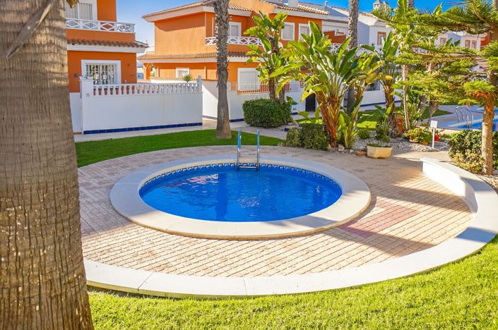 Image No.17-3 Bed Townhouse for sale