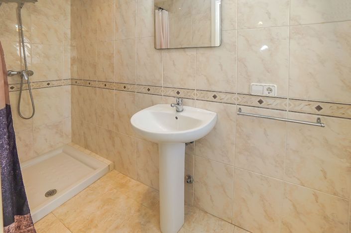 Image No.18-3 Bed Townhouse for sale