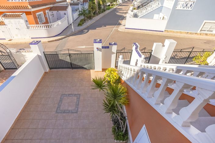 Image No.19-3 Bed Townhouse for sale