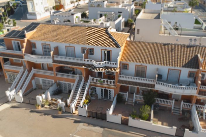 Image No.37-3 Bed Townhouse for sale