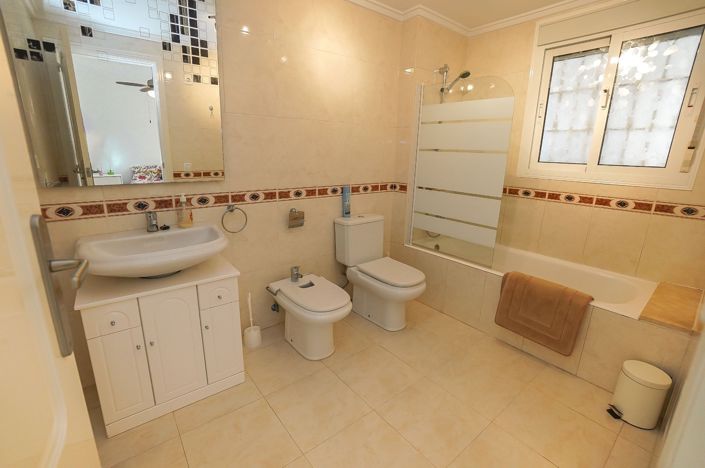 Image No.4-3 Bed Townhouse for sale