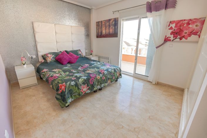 Image No.5-3 Bed Townhouse for sale