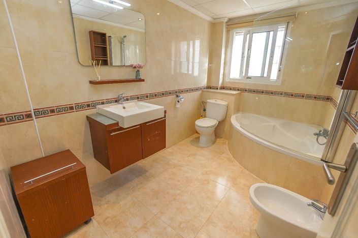 Image No.6-3 Bed Townhouse for sale