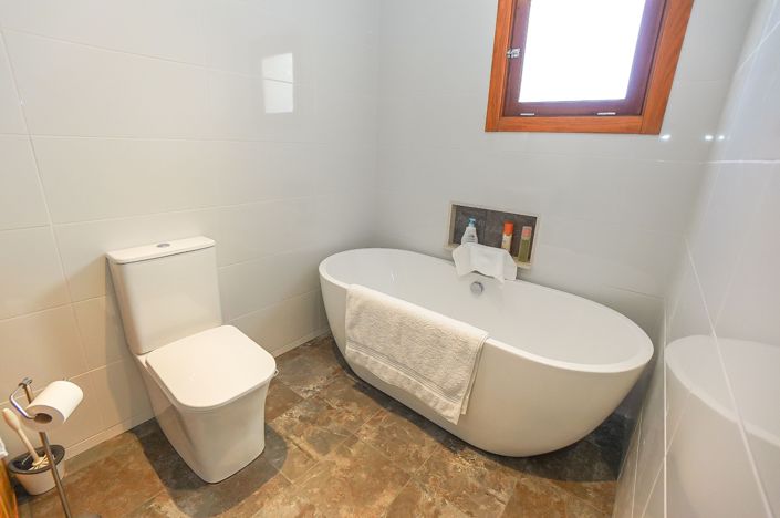 Image No.10-4 Bed Property for sale