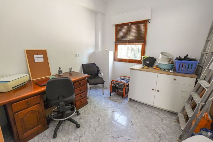 Image No.12-4 Bed Property for sale