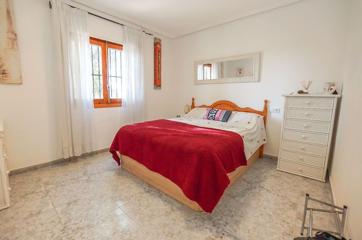 Image No.6-4 Bed Property for sale