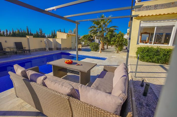 Image No.39-3 Bed Villa / Detached for sale