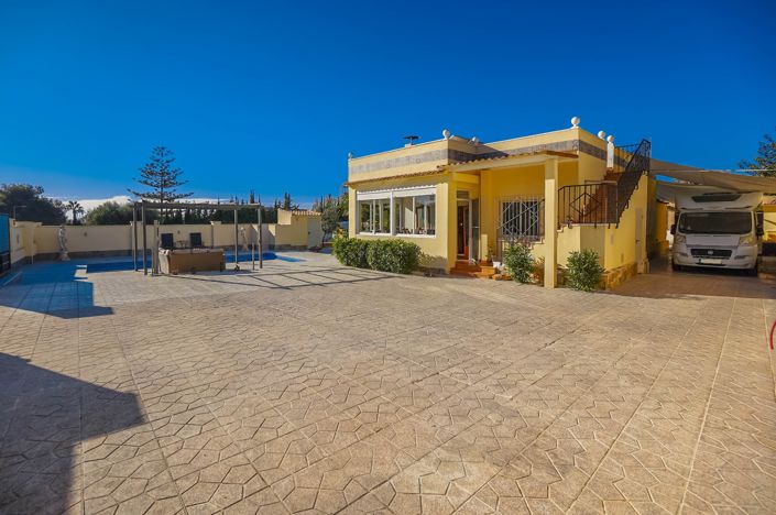 Image No.9-3 Bed Villa / Detached for sale