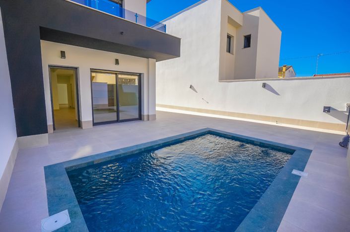 Image No.10-3 Bed Villa / Detached for sale