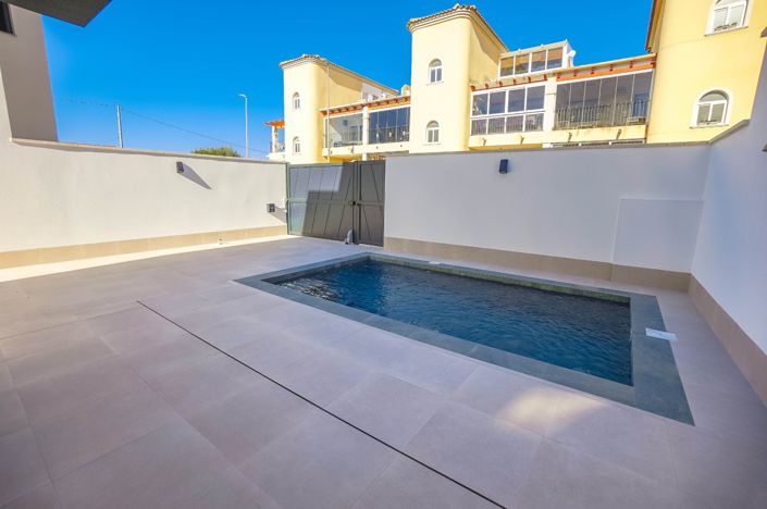 Image No.14-3 Bed Villa / Detached for sale