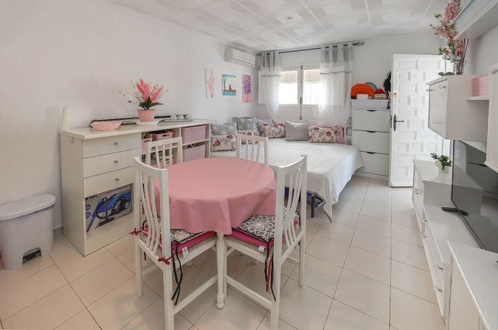 Image No.2-2 Bed House for sale