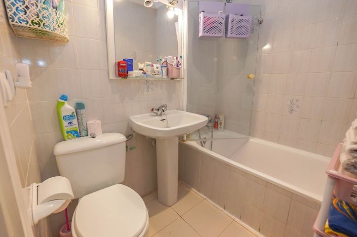 Image No.4-2 Bed House for sale