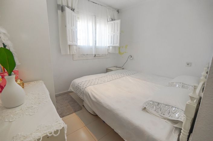 Image No.8-2 Bed House for sale