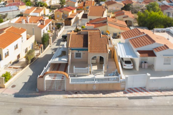 Image No.31-2 Bed Villa / Detached for sale