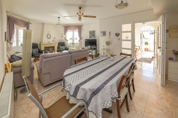 Image No.11-3 Bed Villa / Detached for sale