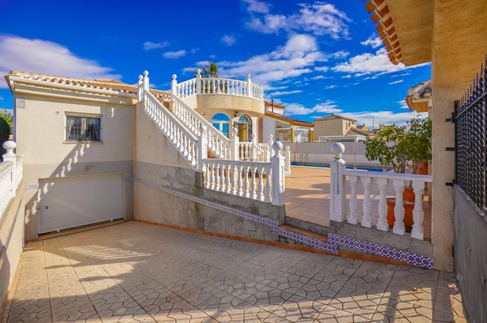 Image No.18-3 Bed Villa / Detached for sale