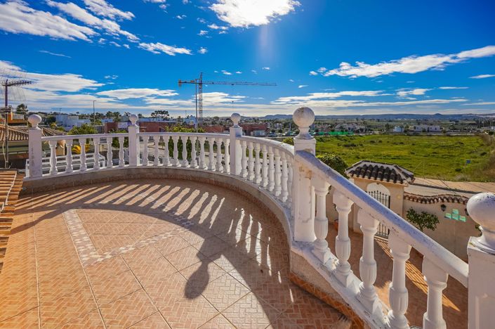 Image No.19-3 Bed Villa / Detached for sale