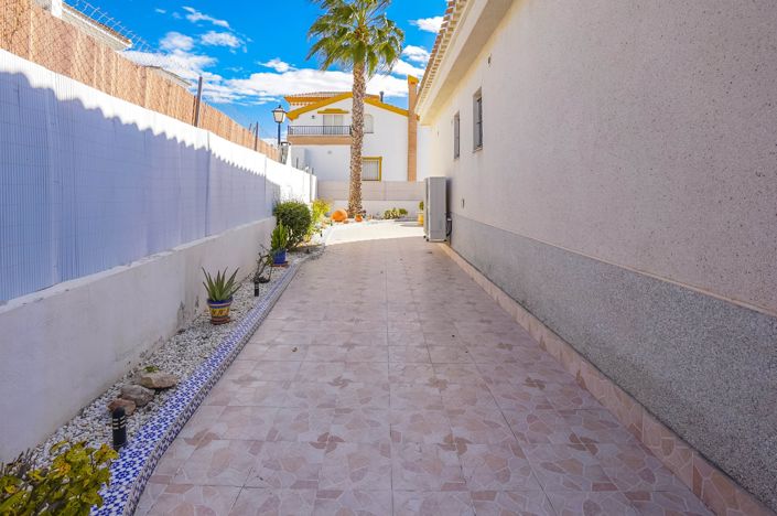 Image No.24-3 Bed Villa / Detached for sale