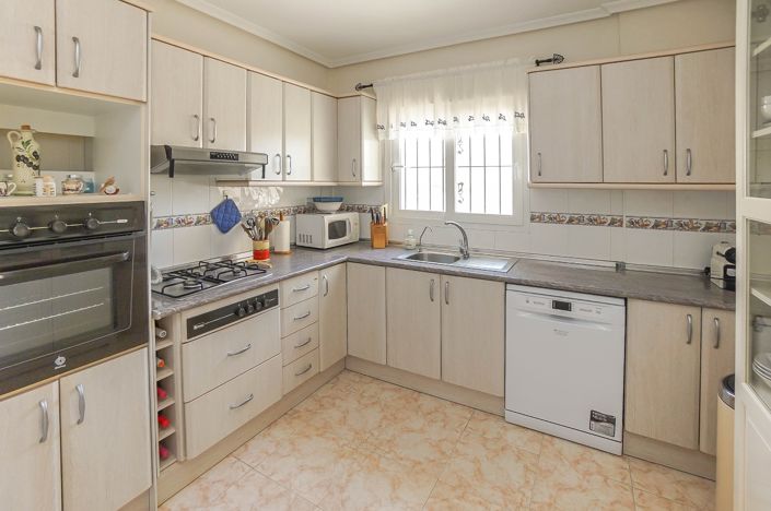 Image No.3-3 Bed Villa / Detached for sale