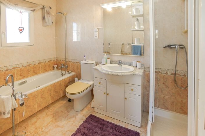 Image No.5-3 Bed Villa / Detached for sale