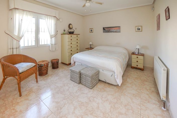 Image No.6-3 Bed Villa / Detached for sale