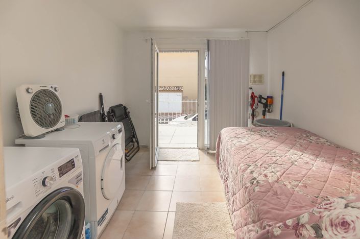 Image No.11-2 Bed House for sale