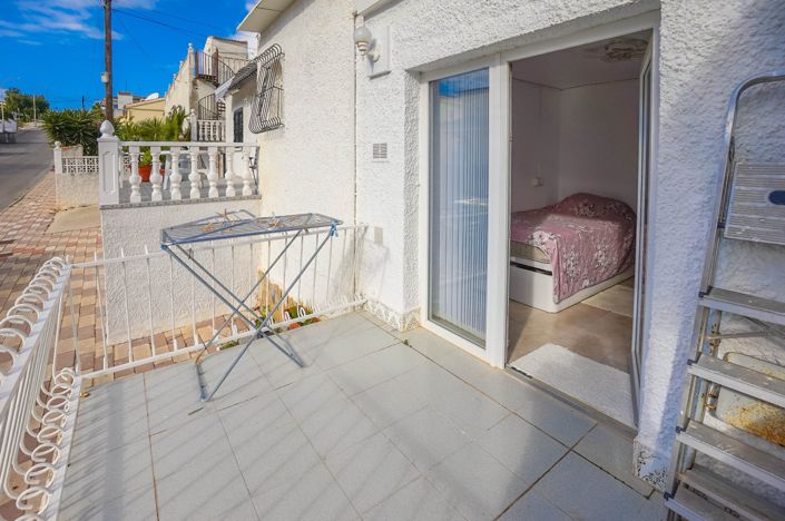 Image No.12-2 Bed House for sale