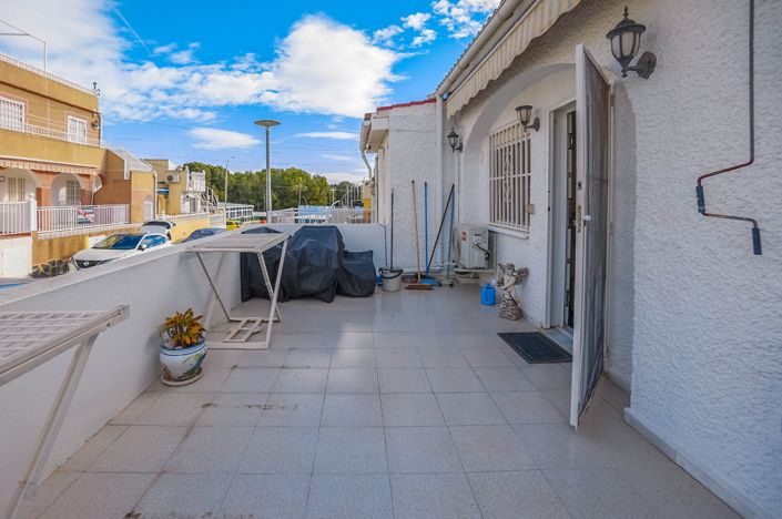 Image No.6-2 Bed House for sale