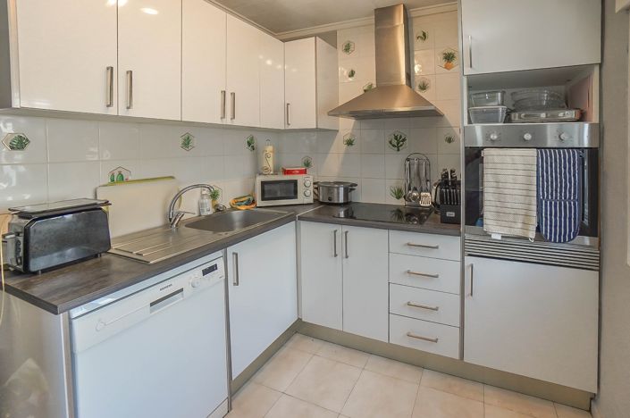 Image No.9-2 Bed House for sale