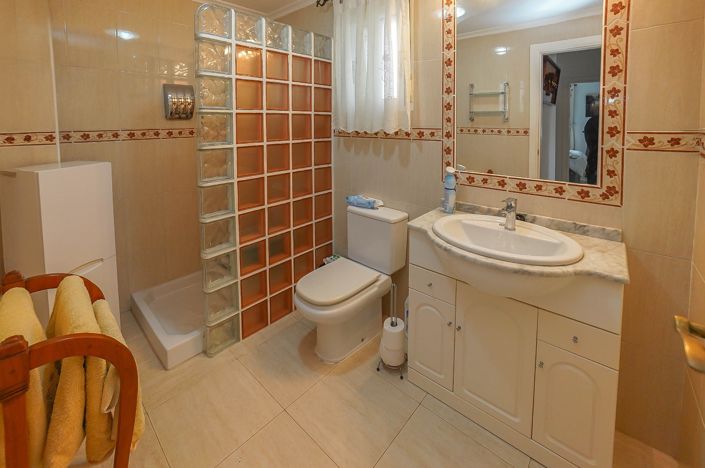 Image No.12-3 Bed Villa / Detached for sale