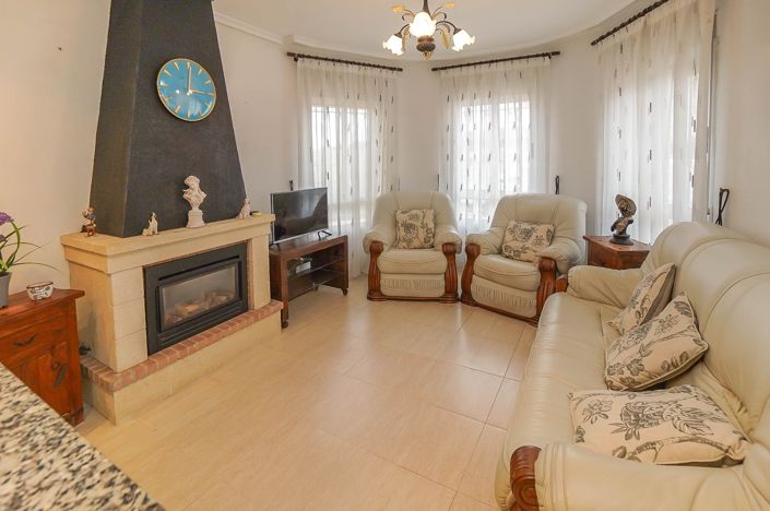 Image No.2-3 Bed Villa / Detached for sale