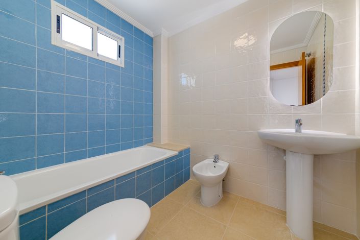 Image No.13-3 Bed Villa / Detached for sale