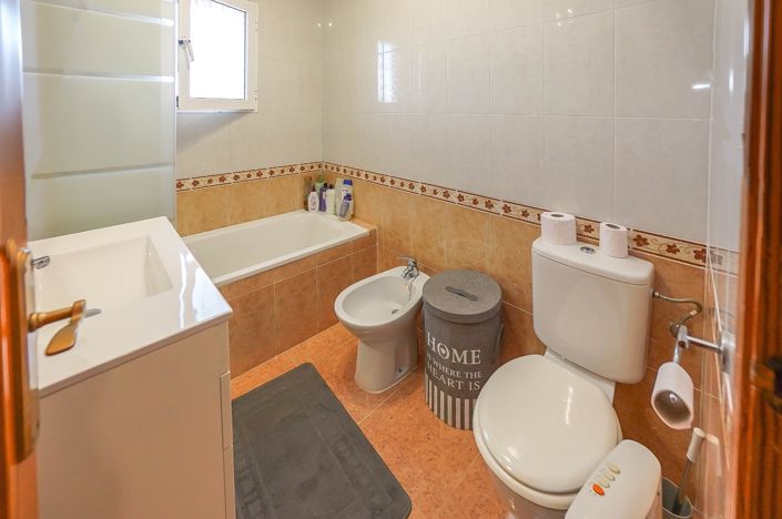 Image No.21-3 Bed Quad for sale