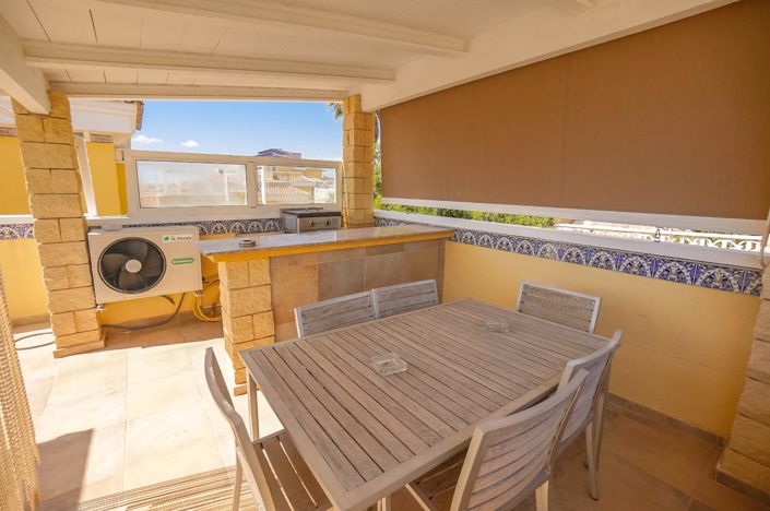 Image No.23-3 Bed Villa / Detached for sale