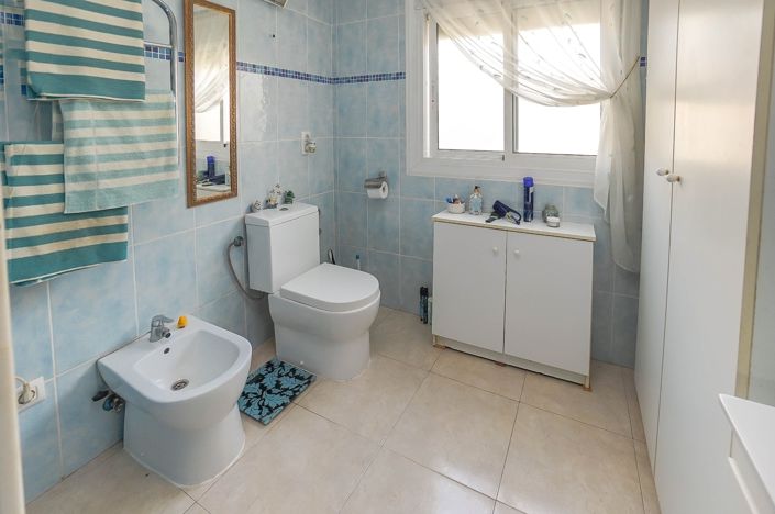 Image No.17-2 Bed Villa / Detached for sale