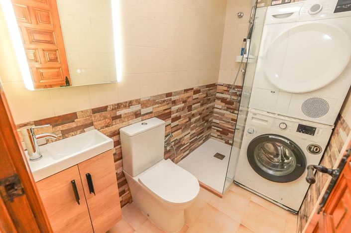 Image No.4-1 Bed House for sale