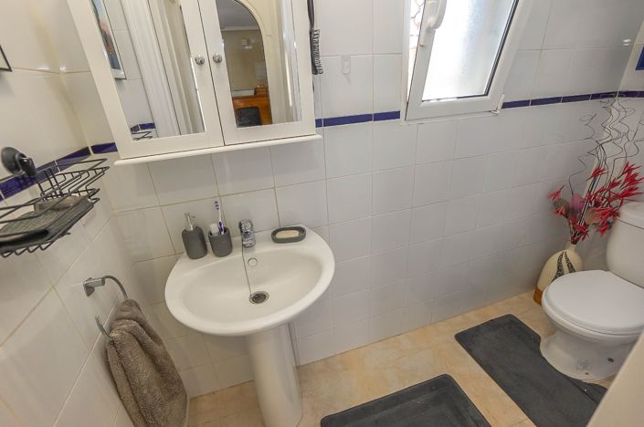 Image No.12-4 Bed Semi-Detached for sale