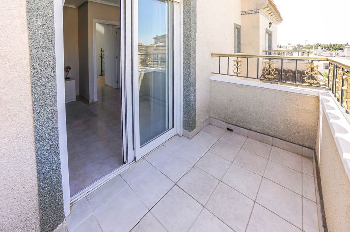 Image No.15-4 Bed Semi-Detached for sale