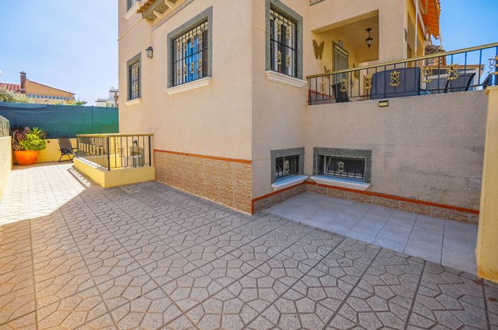 Image No.16-4 Bed Semi-Detached for sale