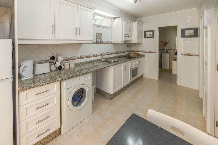 Image No.19-4 Bed Semi-Detached for sale