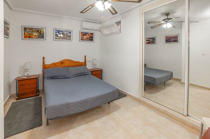 Image No.24-4 Bed Semi-Detached for sale