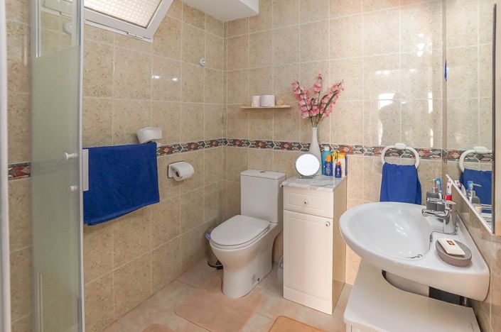Image No.26-4 Bed Semi-Detached for sale