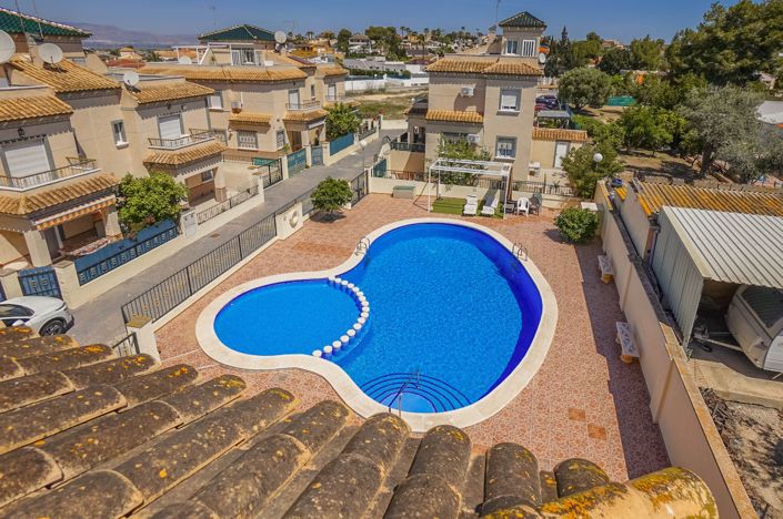 Image No.26-4 Bed Semi-Detached for sale