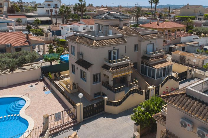 Image No.28-4 Bed Semi-Detached for sale