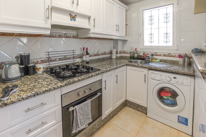 Image No.3-4 Bed Semi-Detached for sale