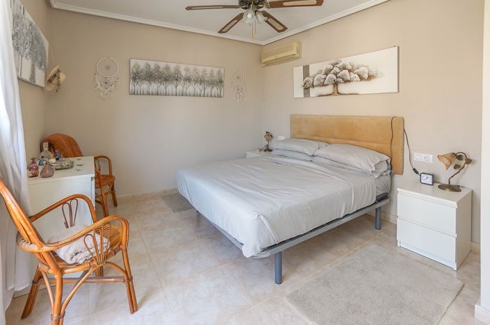 Image No.8-4 Bed Semi-Detached for sale