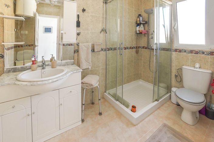 Image No.9-4 Bed Semi-Detached for sale