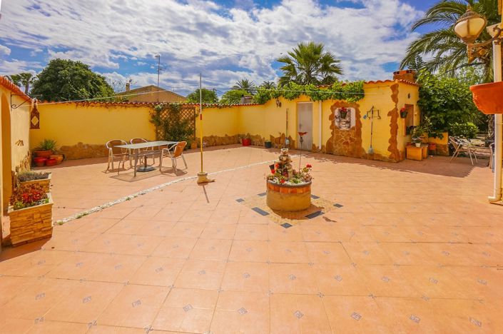 Image No.18-3 Bed Property for sale