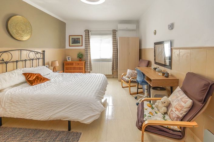 Image No.35-3 Bed Property for sale